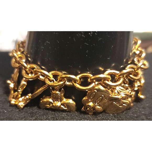 Warner Bros WB 92" Logo Charm Bracelet Gold Tone Cartoon Characters Toggle Clasp - Picture 4 of 7
